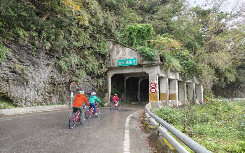 運動與健康,單車騎行,單車旅行,台灣車友,海外車友騎台灣,山海戀單車,花東南橫美景美食饗騎,單車看見台灣,精彩回顧,利吉惡地月世界,花藞藞玫瑰岩咖啡廣場,二層坪水橋,關山米國學校,布農族文化館,霧鹿峽谷